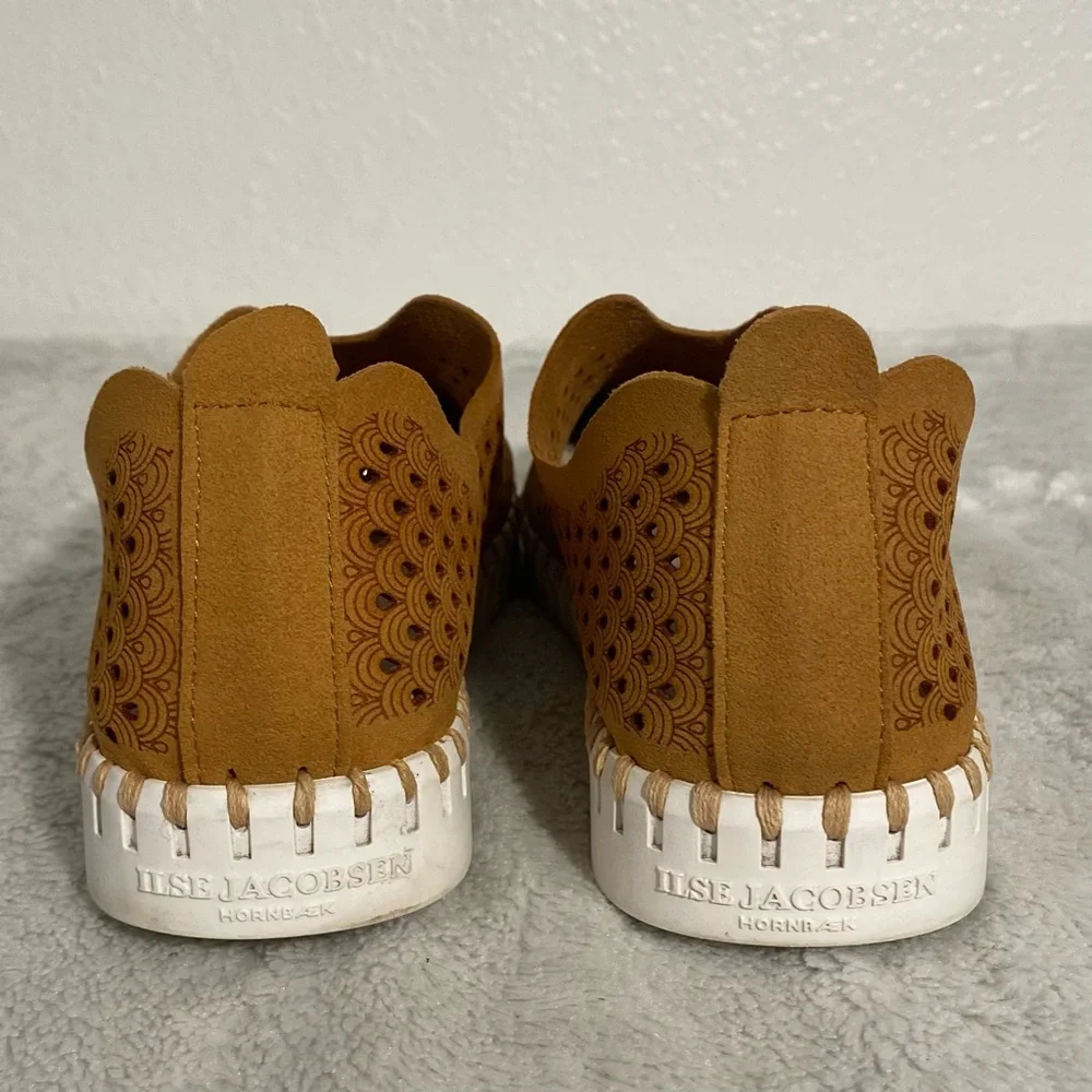 Ilse Jacobson Hornbak Tulip 139 Perforated Slip On Sneaker EU Size 39 (US 8.5-9)